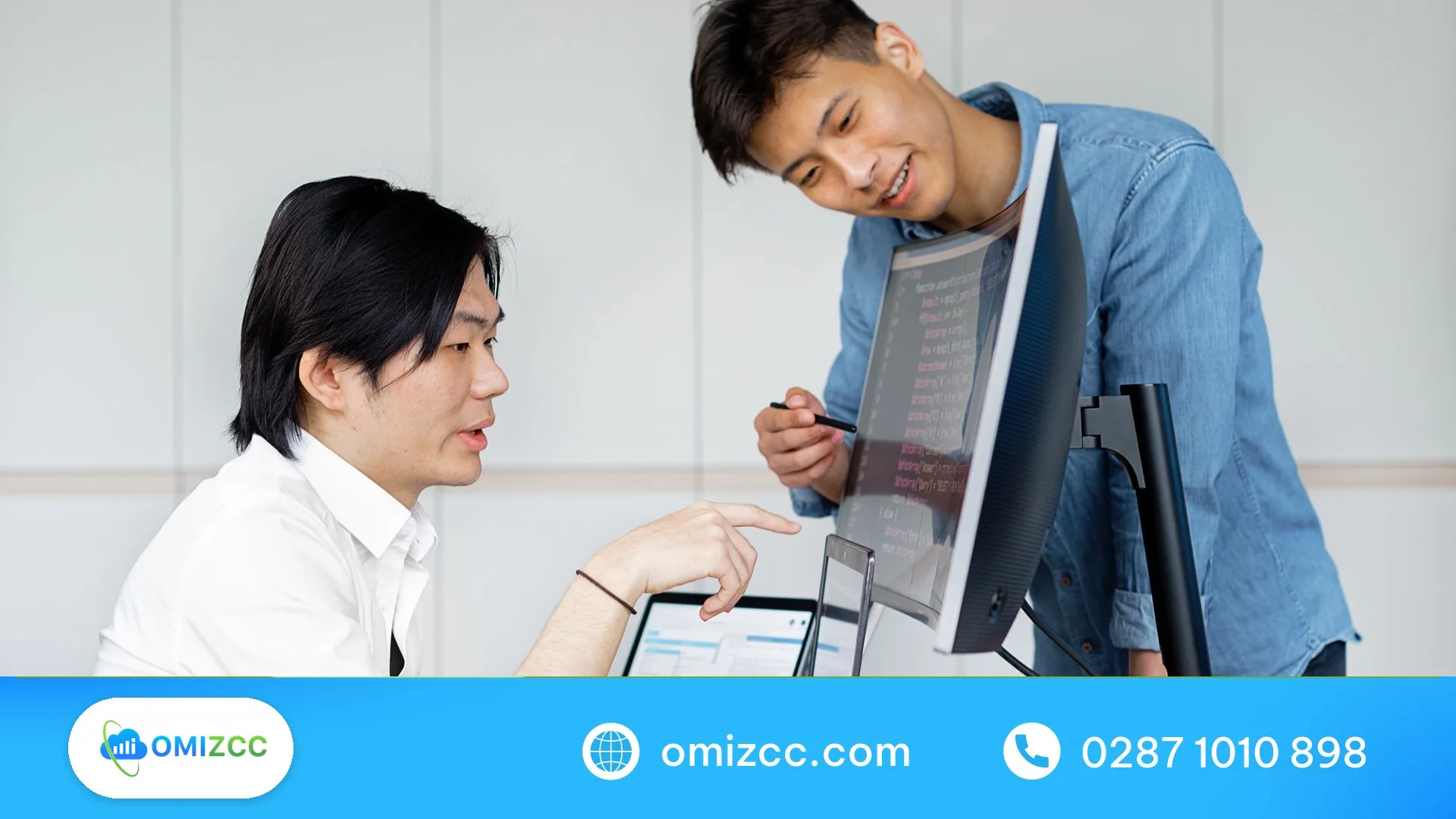 Đội kỹ thuật cấu hình tích hợp CRM với tổng đài đám mây